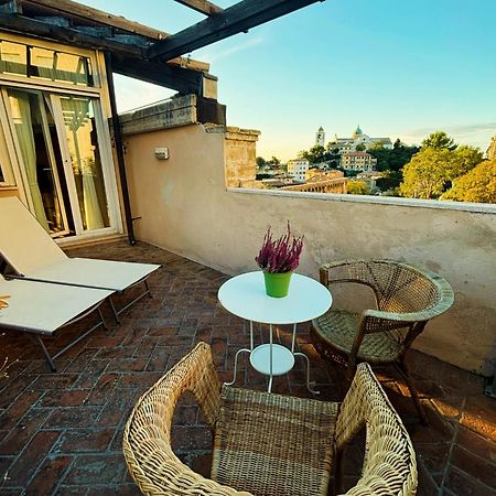 Domus Mirabilis Homestay Ancona Bagian luar foto