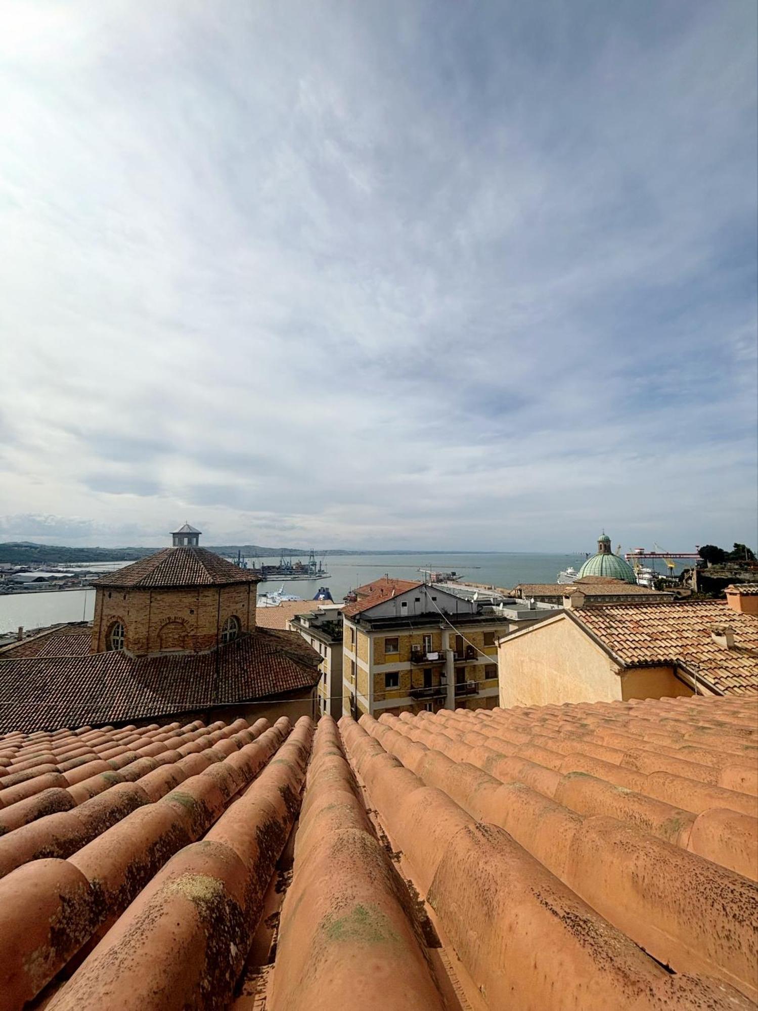 Domus Mirabilis Homestay Ancona Bagian luar foto
