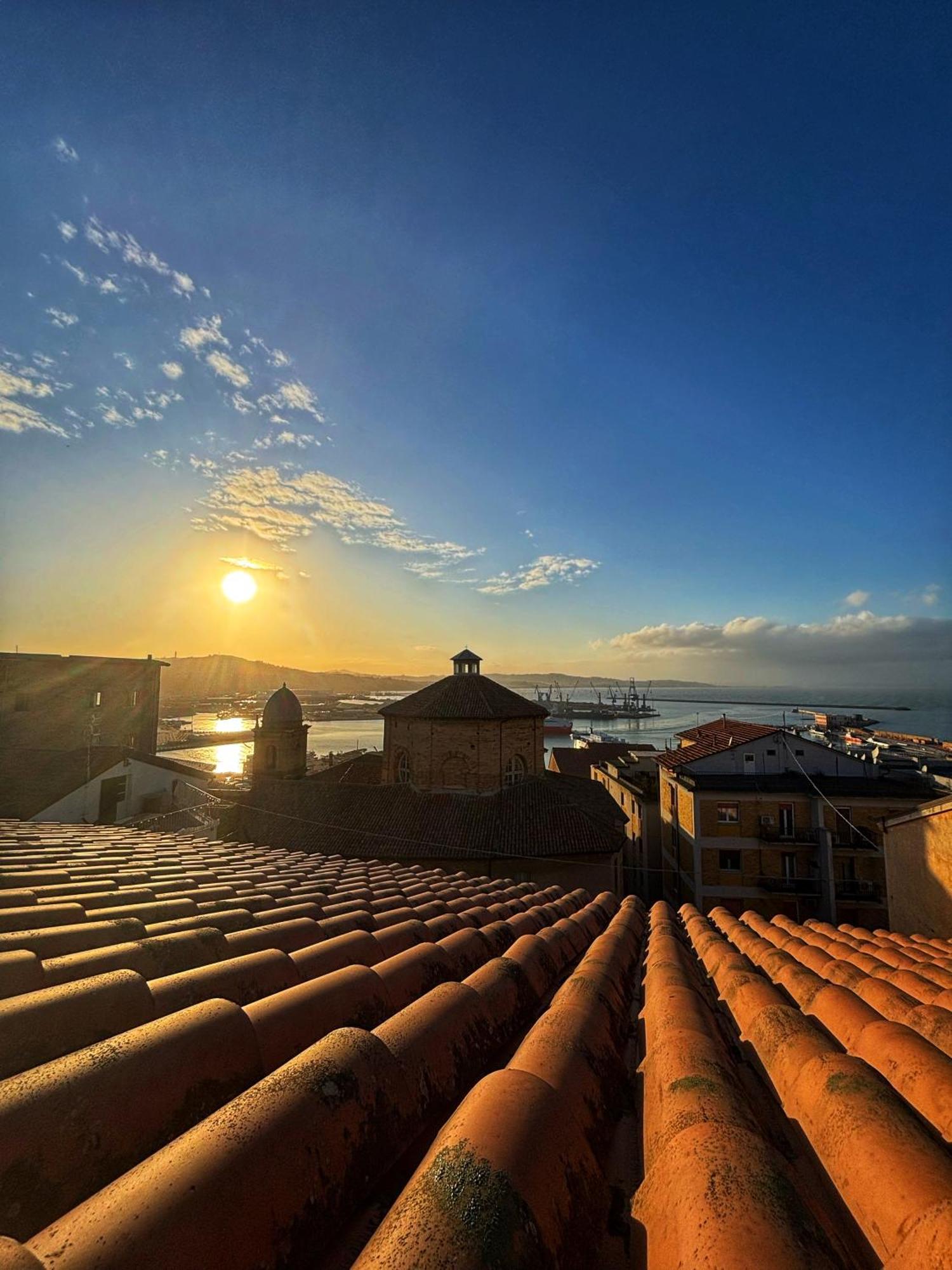 Domus Mirabilis Homestay Ancona Bagian luar foto